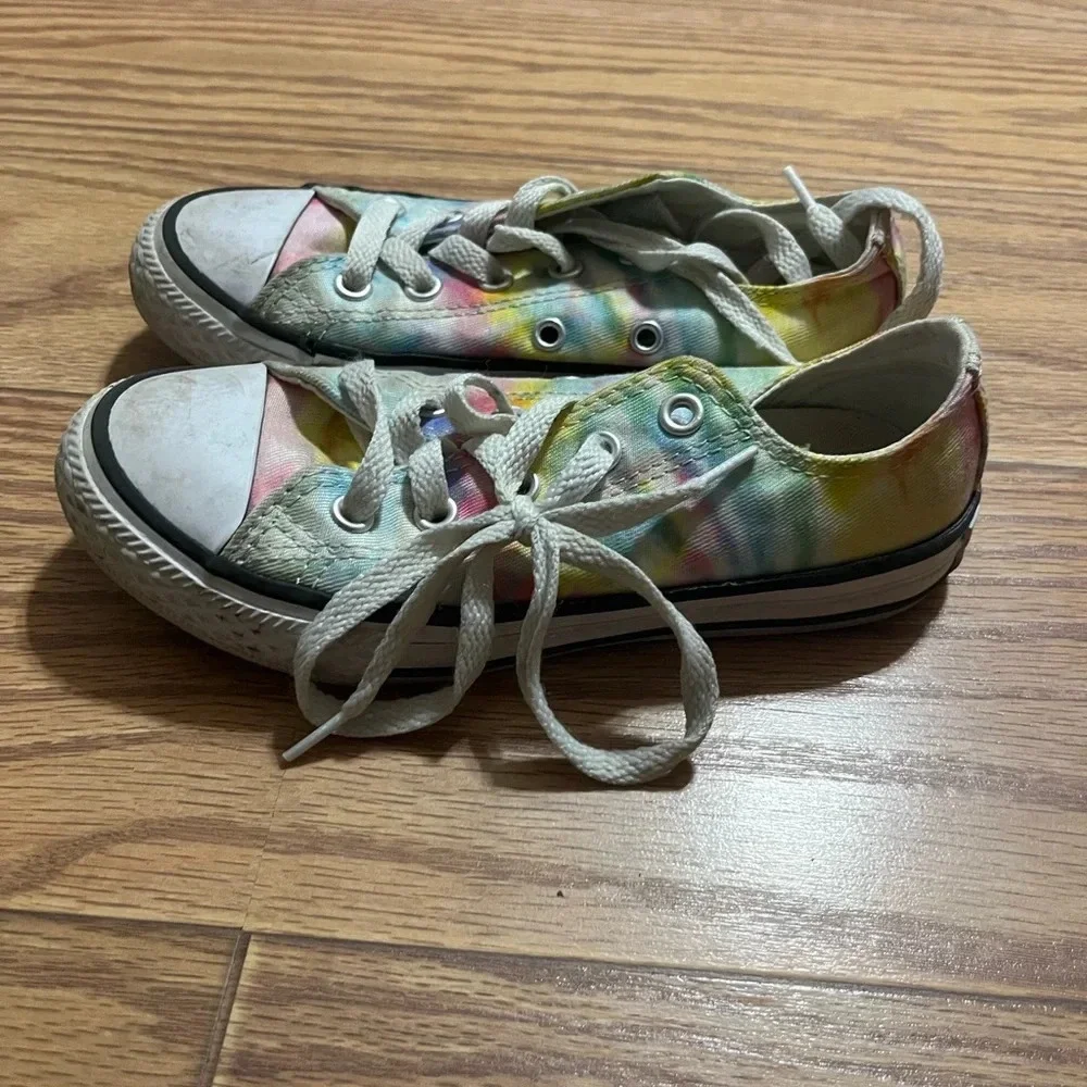 Converse rainbow tie